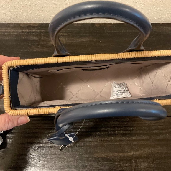 New, THE MICHAEL KORS MIRELLA SMALL SHOPPER TH CROSSBODY IN NAVY, Missing strap - Picture 7 of 8